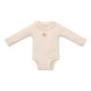 Zandkleurige body met bloemetjes - Bodysuit sand melee - maat 68 (Geboortelijst ...)